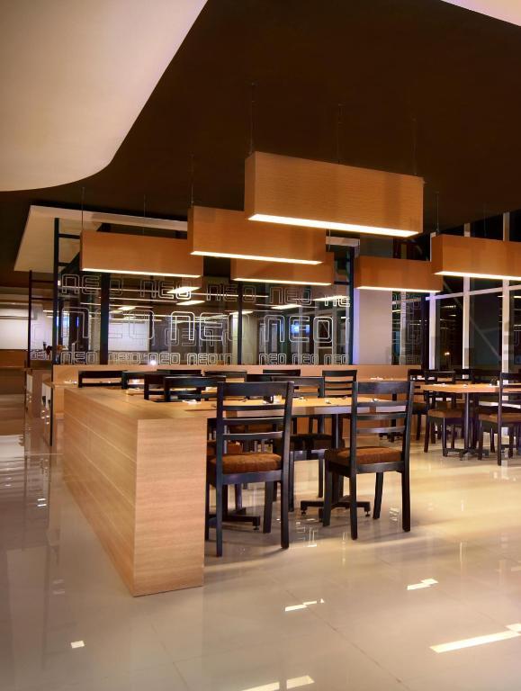 Hotel Neo Candi Simpang Lima - Semarang By Aston Luaran gambar