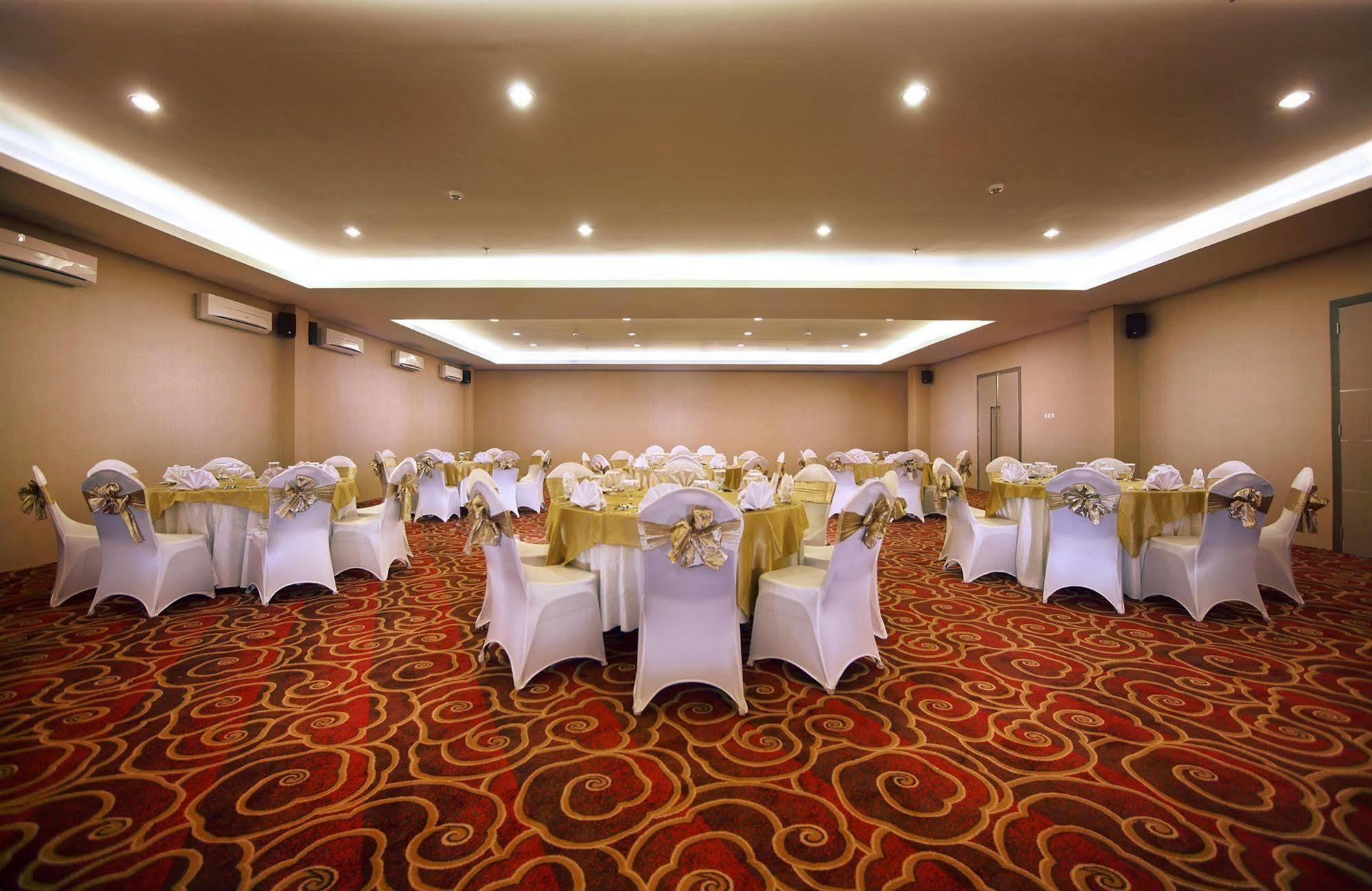 Hotel Neo Candi Simpang Lima - Semarang By Aston Luaran gambar